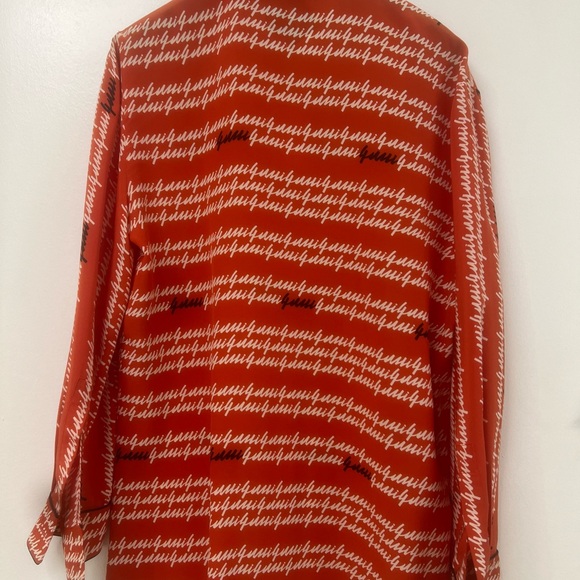 Gucci script logo silk shirt. As worn by Beyoncé in Formation
Monogrammed button - Picture 10 of 11